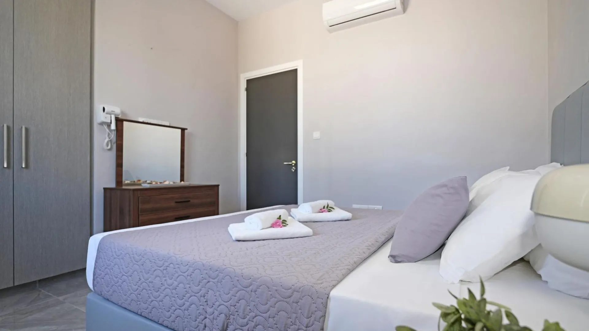 Villa Evergreen - 3Bed Bungalow Large Pool Protaras Holiday home